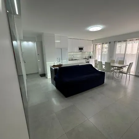 Impeccable 3 Pieces 80m2 Double Balcons,proche Juan Les Pins Proche Cannes شقة *