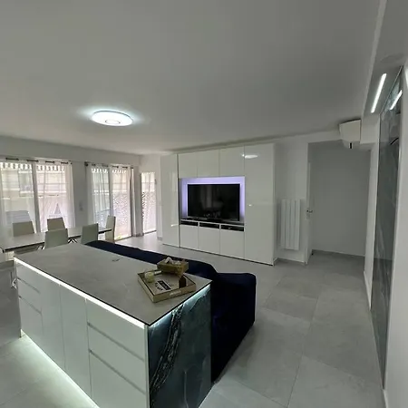 شقة Impeccable 3 Pieces 80m2 Double Balcons,proche Juan Les Pins Proche Cannes *